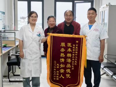 百里洲镇中心卫生院：一面锦旗背后的生死时速