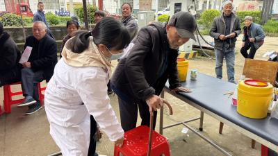 健康体检送上门 贴心服务暖银龄 —— 顾家店镇卫生院让常规服务更有 “新温度”