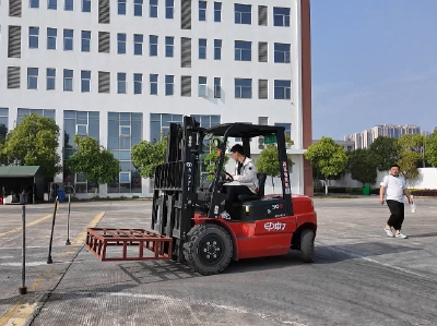 宜昌技师学院：公益技能培训点亮市民就业路