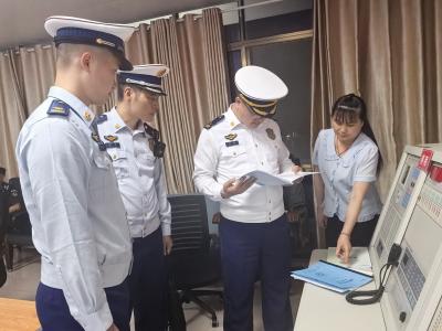 枝江：突击夜查消防控制室 严守安全防控关口