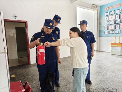 枝江消防深入校园开展防消联勤暨微型消防站拉动演练