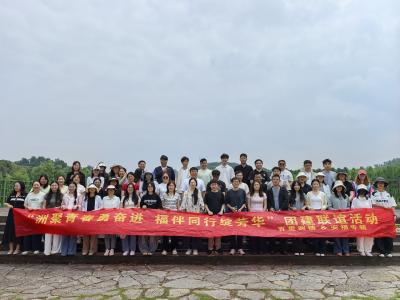 枝江：芳华齐聚赏田园 携手奋进新征程