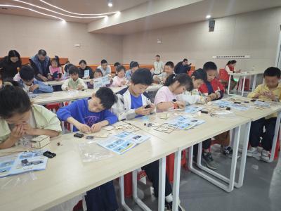 枝江举办“量子迷宫大探险”青少年创意科普活动