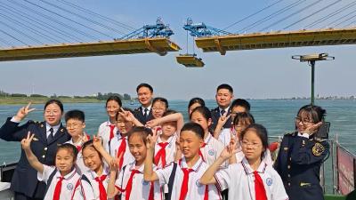 枝江市开展“海事开放日”暨“水上安全进校园”主题活动