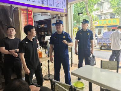 枝江消防指导“九小场所”消防安全治理工作