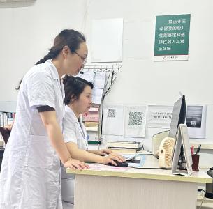 市级妇科专家坐诊家门口 守护女性健康