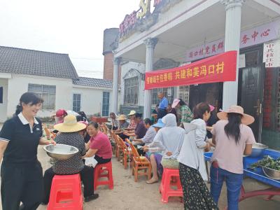巧手包粽迎端午 邻里和睦暖人心