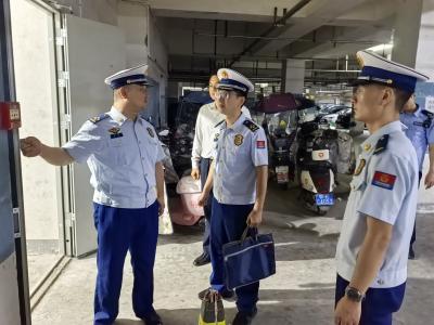 枝江：多部门联合消防夜巡 守牢电动自行车安全防线