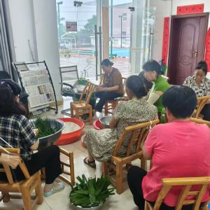 粽叶飘香迎端午 邻里同心促和谐