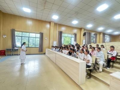 董市镇卫生院开展免疫规划HPV疫苗入校宣传活动