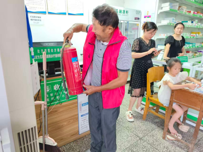 联户长上门排查 筑牢出租房屋安全防线