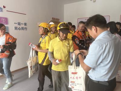 普法服务零距离  暖新护航助前行