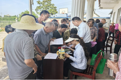便民服务进村委 上门激活市民卡