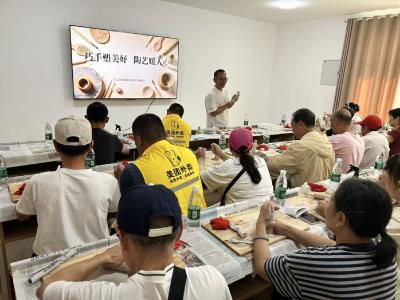 泥塑润心 志愿护航