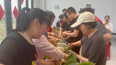 粽叶飘香迎端午 温情敬老暖民心