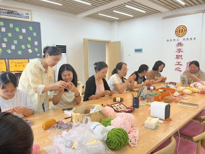 巧手织繁花 温情暖社区