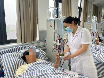 百里洲镇中心卫生院开展端午暖心慰问活动