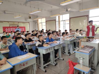 开展禁毒宣传 守护学子青春无毒路