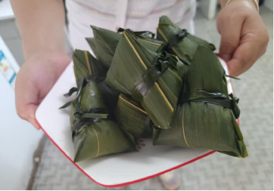 粽叶飘香迎端午，党群连心暖农家 ——白鹤冲村这场“家庭式”包粽子活动格外甜