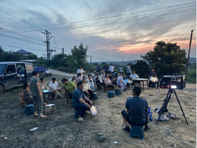 夏夜送电影下乡，点亮家门口的文化 “小美好”