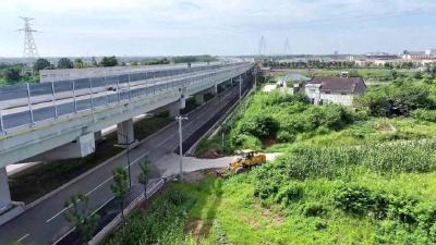 枝江这条“桥下路”，计划年底通车！