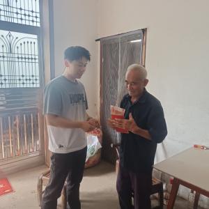 情系老党员 “七一”暖人心 顾家店驻村干部走访长岭岗村老党员