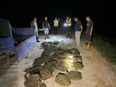 深夜巡查不松懈 守护长江一江清水