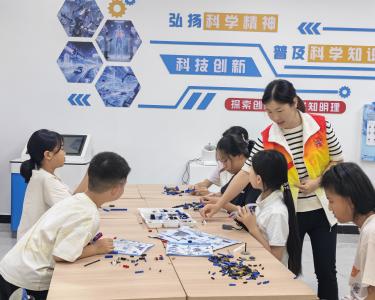 仙女镇西湾社区“幸福学堂”爱心托管班开班