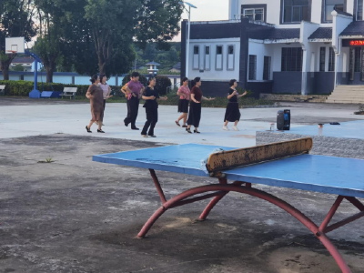晚风伴舞步 安福寺镇蔡家嘴广场舞拉近邻里温情