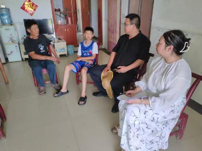 安福寺镇开展“敲门行动” 筑牢安全防护网