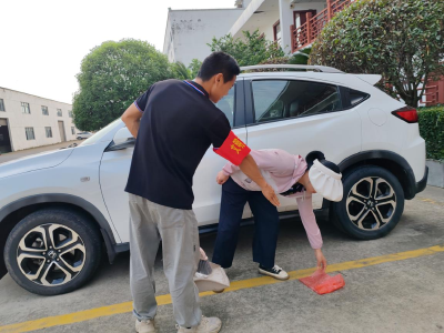 反面曝光  景区内乱扔垃圾煞风景 游客不文明行为当休矣