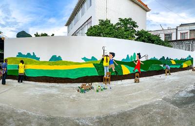 上林县大学生志愿者：“青春墙绘”为美丽乡村添彩