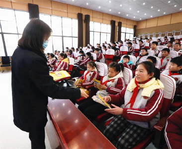 枣阳：检察官进校园 上好法治第一课