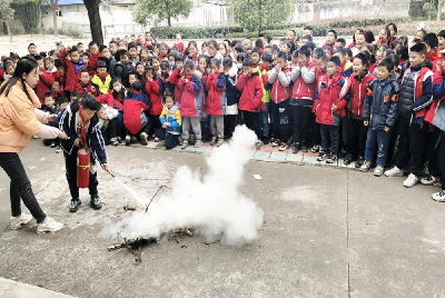 枣阳市平林镇宋集小学：举办消防演练 提高自救本领