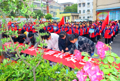 新市镇：织密“三网” 筑牢防溺水“生命线”