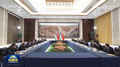 习近平同乌兹别克斯坦总统会谈