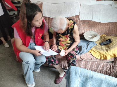 小小联络器 温暖独居老人心