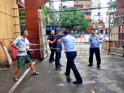 枣阳警方进校园开展反恐防暴演练活动