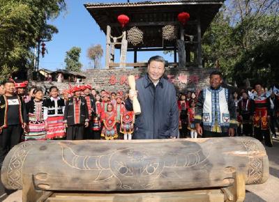 跟着总书记看中国｜司莫拉的幸福路越走越宽阔
