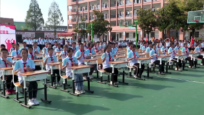 枣阳​市实验中学开展“红色少年心向党 ，强国有我勇担当”的课桌律动舞比赛活动