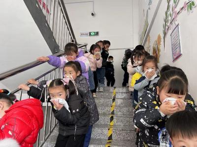 枣阳市第四幼儿园开展消防日“六个一”活动