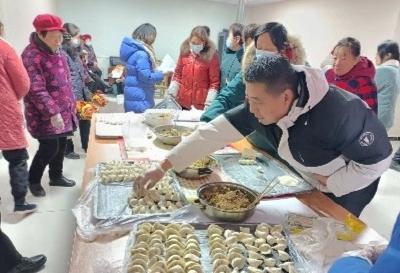 枣阳北城街道西园社区开展“迎元旦”包汤圆包饺子比赛活动