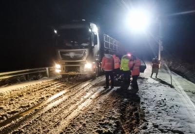 枣阳市公路事务发展中心除雪保畅通