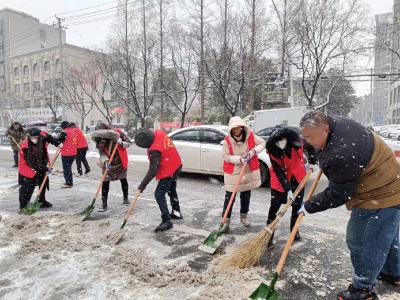 “大党委”凝心聚力  携手除雪保畅通