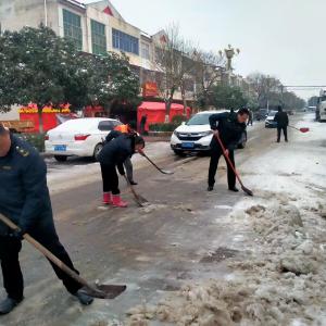 吴店镇开展扫雪除冰行动