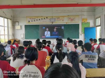 徐寨中学400名师生同上“航天科普课”