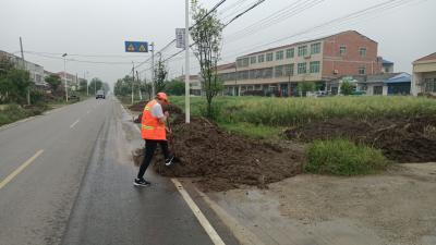 枣阳市农村公路服务中心：农路巡查除隐患 及时抢修保畅通