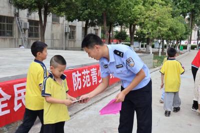 鹿头镇：防范青少年药物滥用  护航青少年健康成长