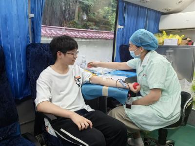 枣阳市第三中学开展志愿献血活动