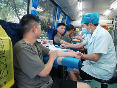 湖北枣阳：一条倡议，36名退役军人无偿献血14400毫升